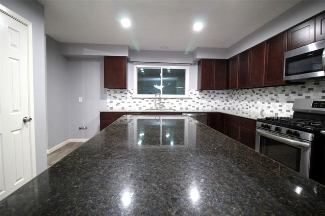 20074 Crazy Horse Circle Drive, Katy, TX 77449