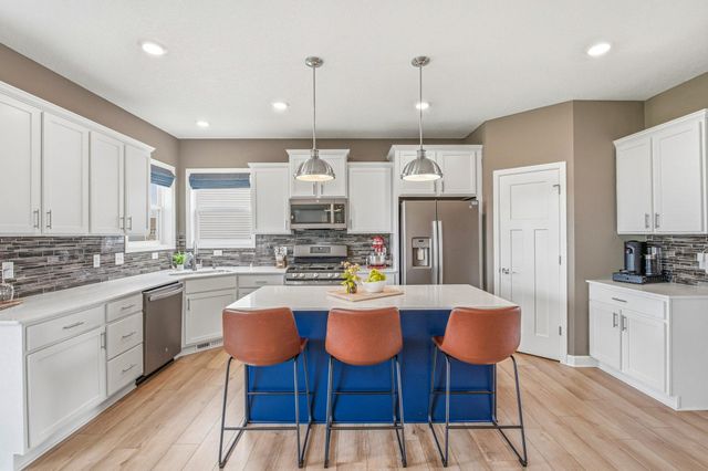 2113 Itasca Circle, Lino Lakes, MN 55038