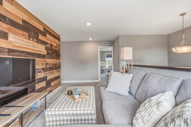 2113 Itasca Circle, Lino Lakes, MN 55038