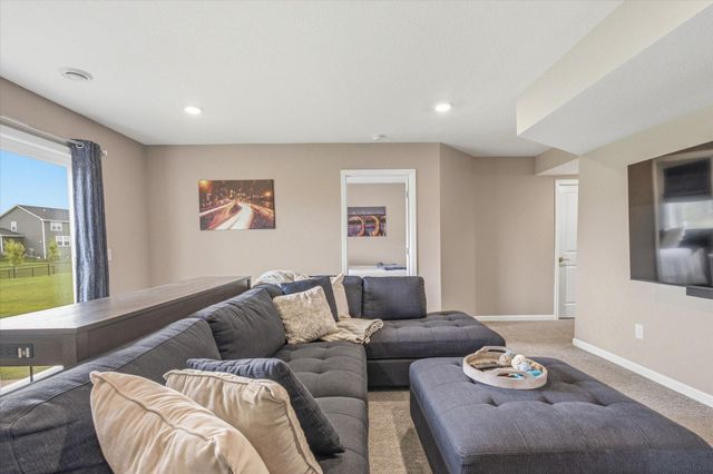 2113 Itasca Circle, Lino Lakes, MN 55038