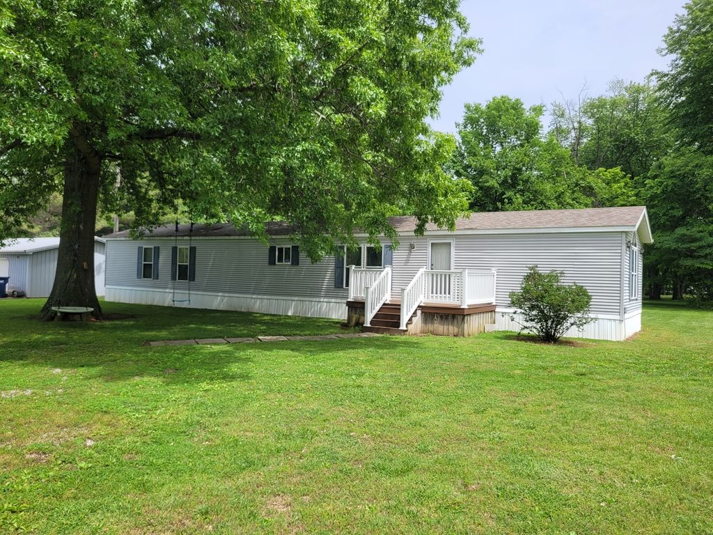 Image 1 of property listing at 2916 S 13th Street, Mt Vernon, IL 62864
