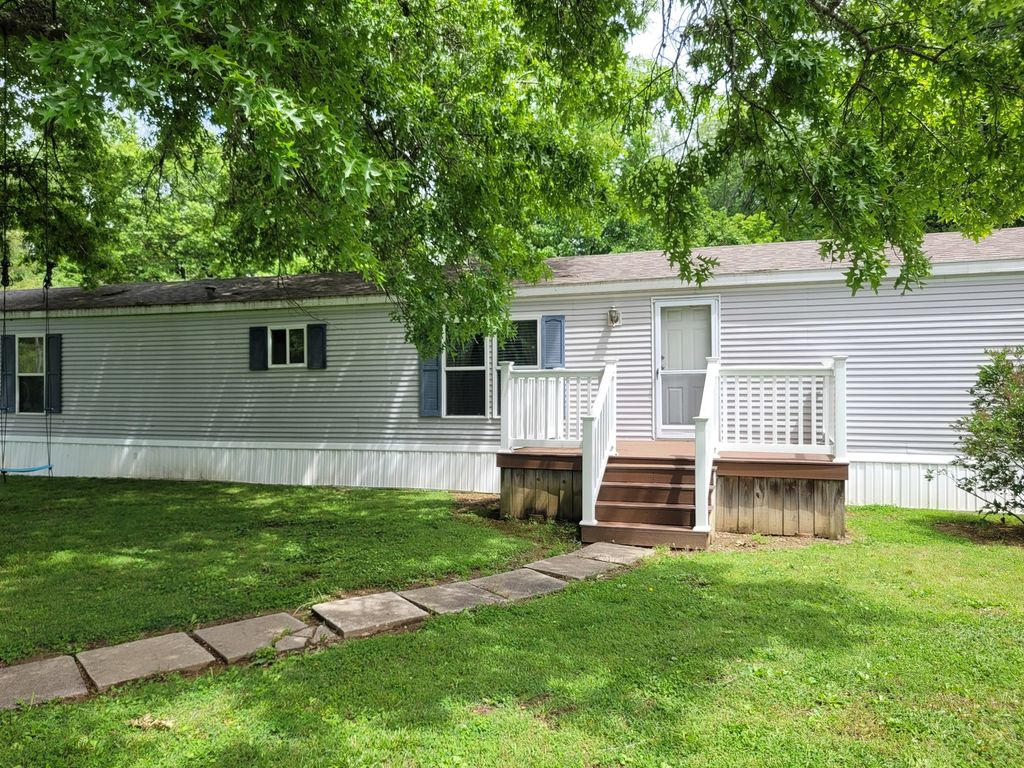 Image 2 of property listing at 2916 S 13th Street, Mt Vernon, IL 62864