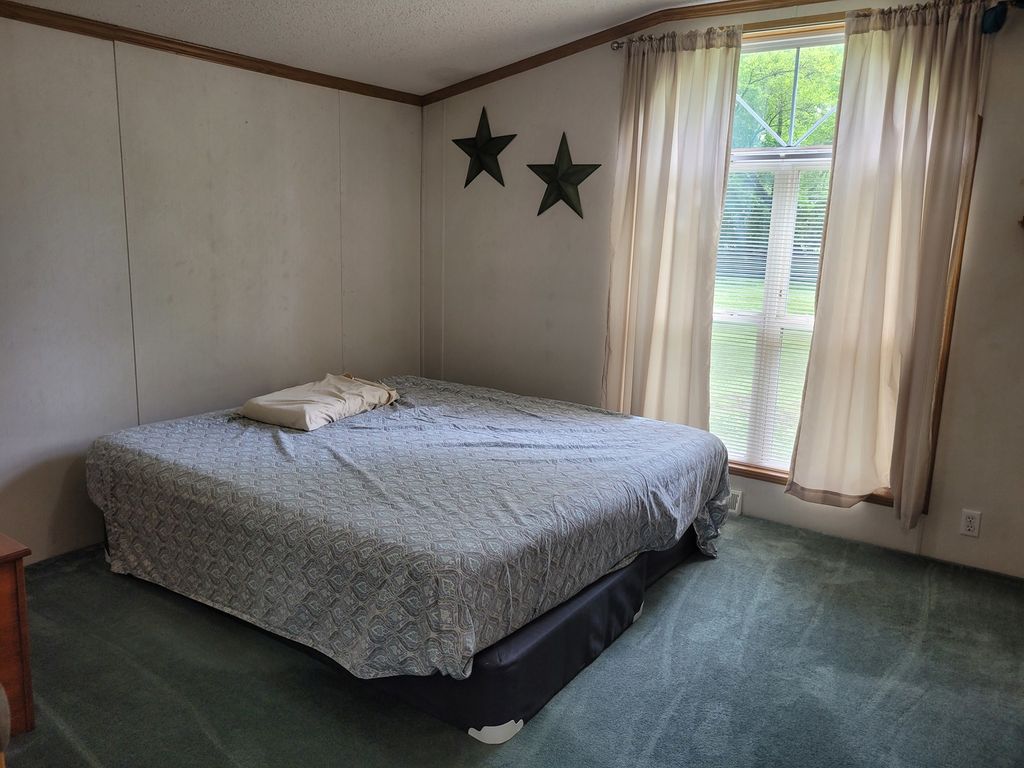 Image 11 of property listing at 2916 S 13th Street, Mt Vernon, IL 62864