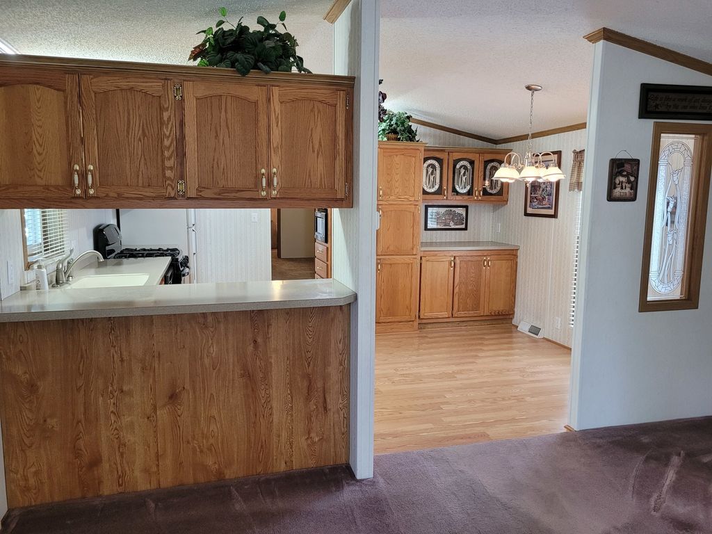 Image 12 of property listing at 2916 S 13th Street, Mt Vernon, IL 62864