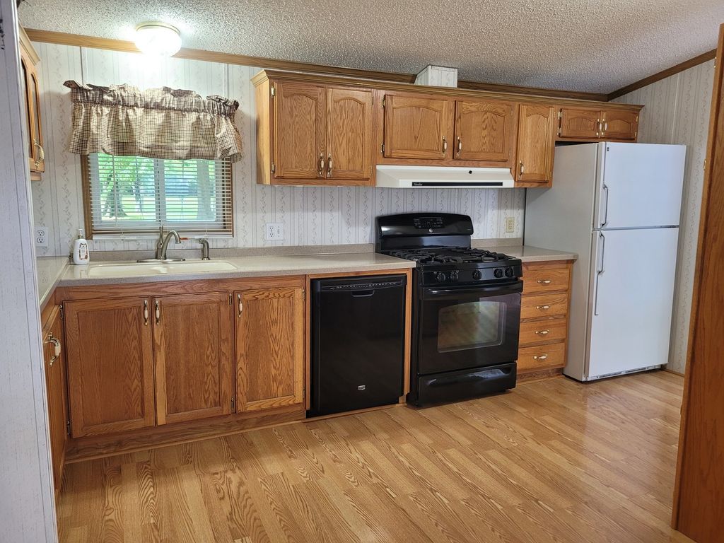 Image 13 of property listing at 2916 S 13th Street, Mt Vernon, IL 62864