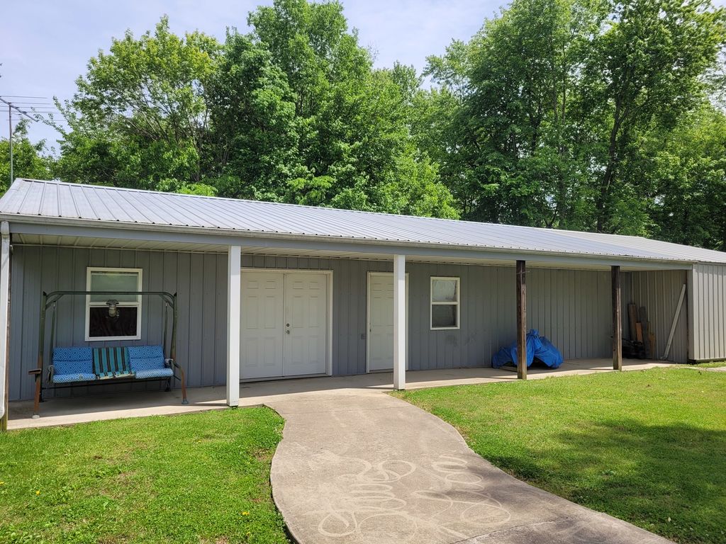 Image 23 of property listing at 2916 S 13th Street, Mt Vernon, IL 62864