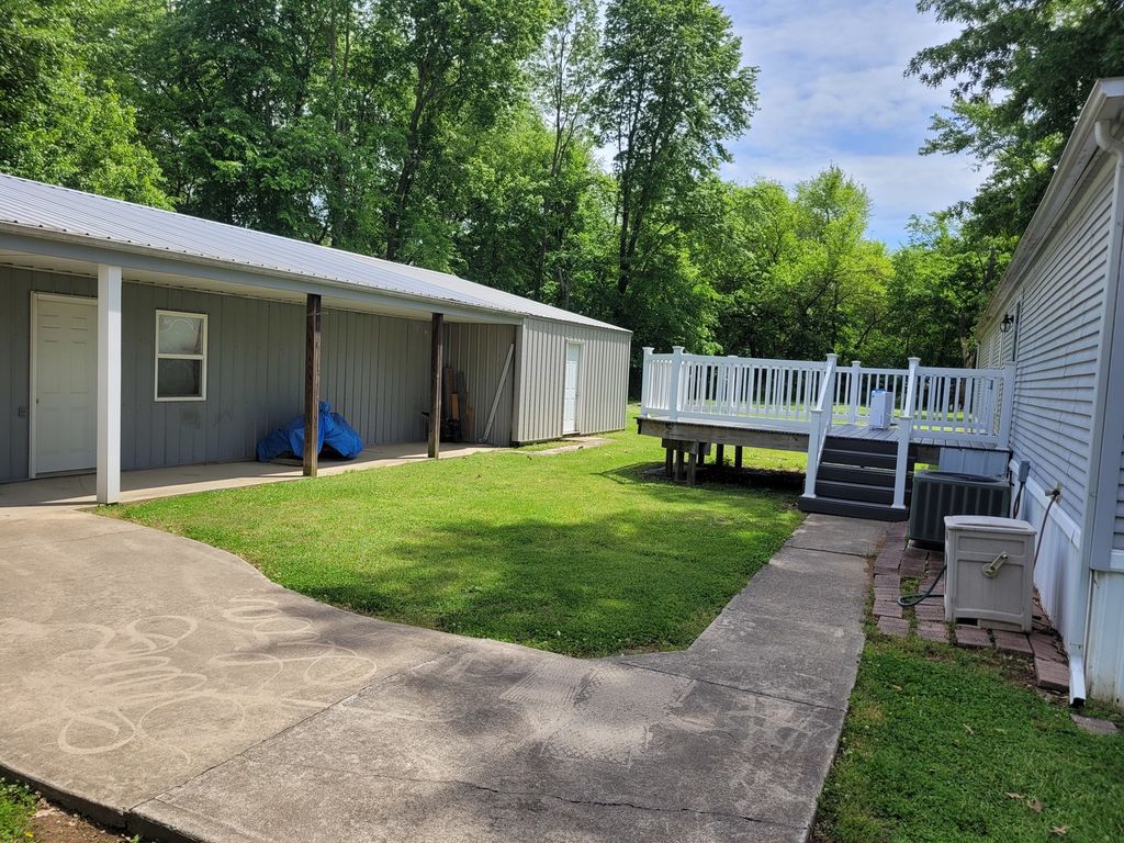 Image 24 of property listing at 2916 S 13th Street, Mt Vernon, IL 62864