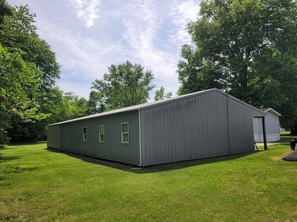 Image 25 of property listing at 2916 S 13th Street, Mt Vernon, IL 62864