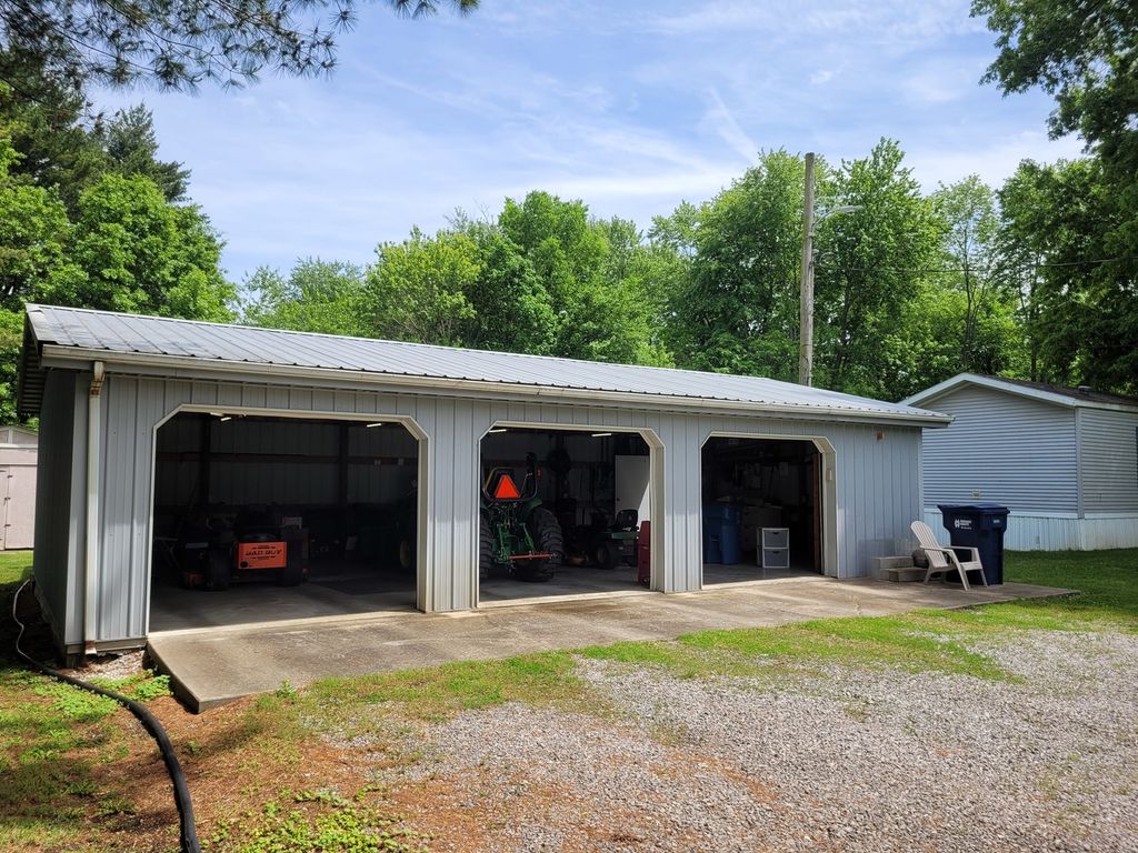 Image 32 of property listing at 2916 S 13th Street, Mt Vernon, IL 62864