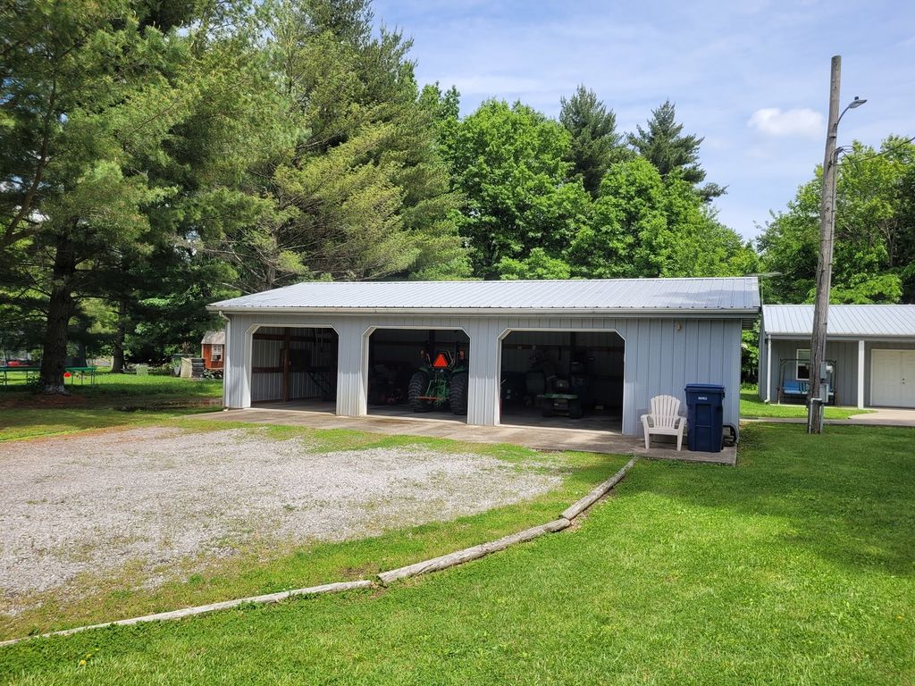 Image 34 of property listing at 2916 S 13th Street, Mt Vernon, IL 62864