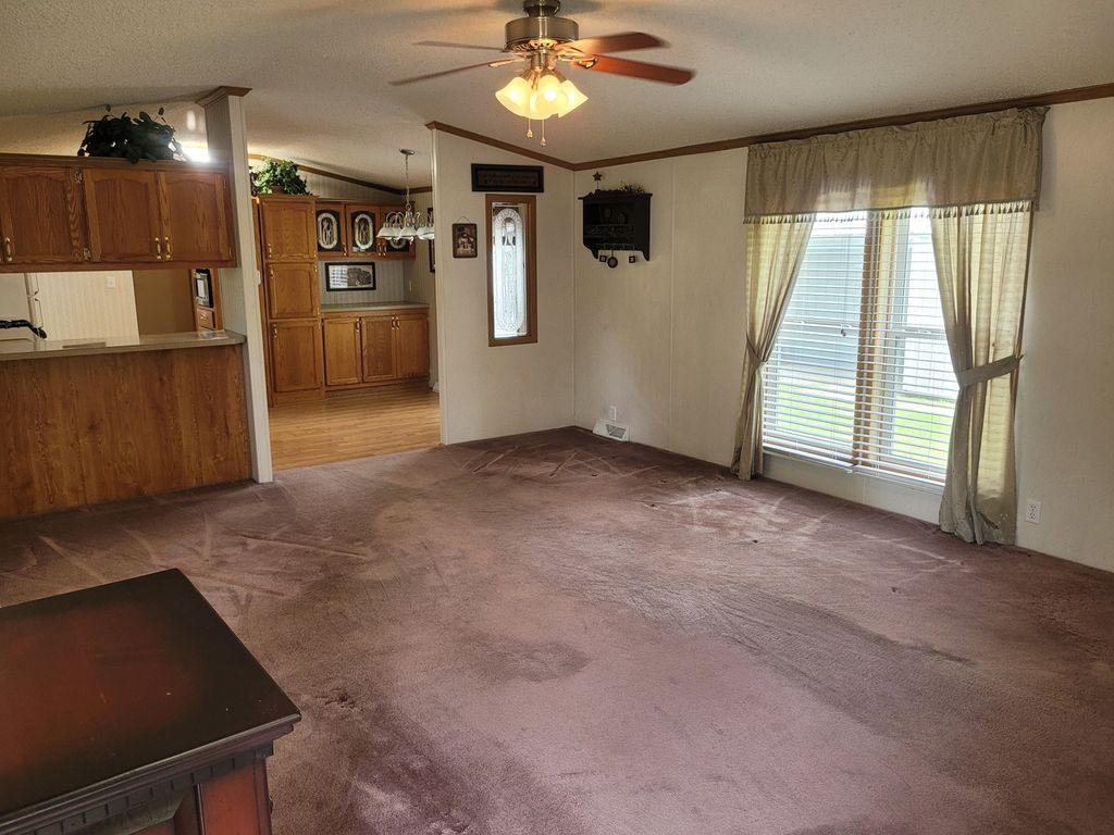 Image 8 of property listing at 2916 S 13th Street, Mt Vernon, IL 62864
