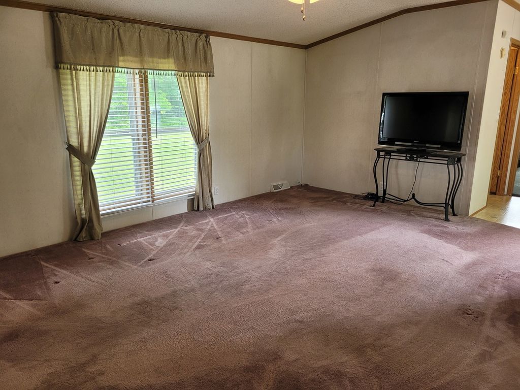 Image 9 of property listing at 2916 S 13th Street, Mt Vernon, IL 62864