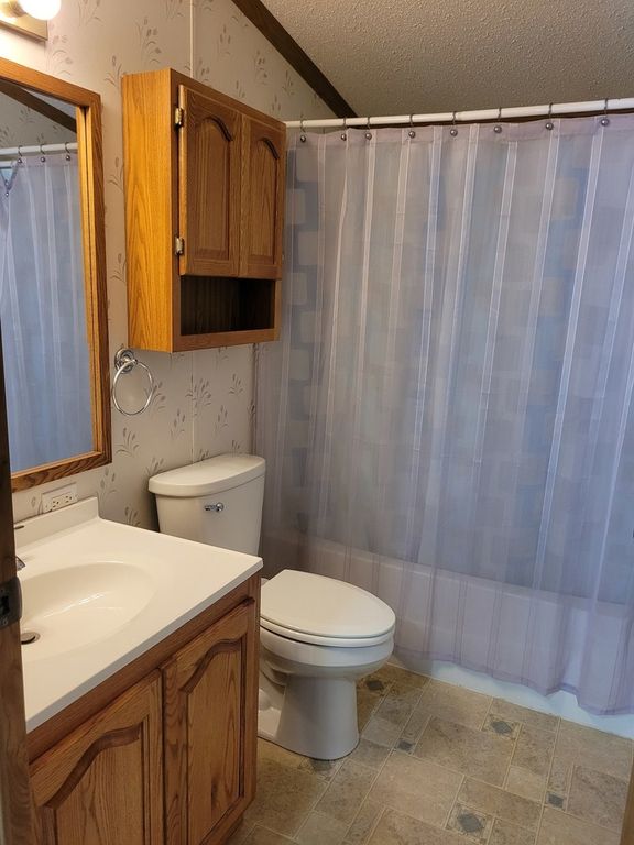 Image 10 of property listing at 2916 S 13th Street, Mt Vernon, IL 62864