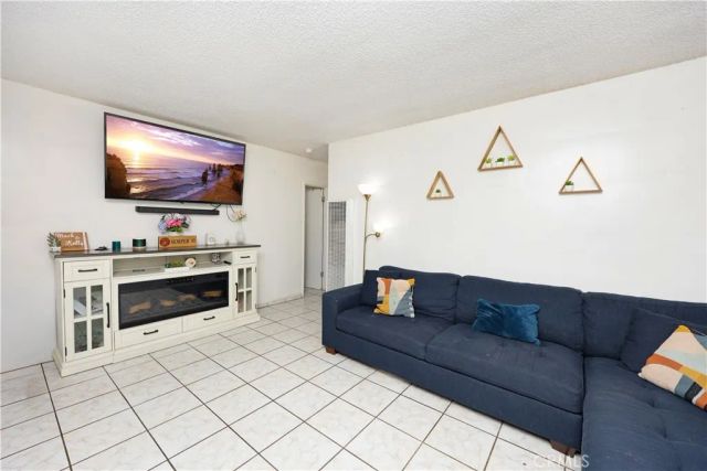 13215 Jarvis, Los Angeles, CA 90061
