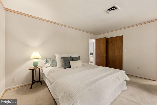 10838 HENDERSON RD, Fairfax Station, VA 22039