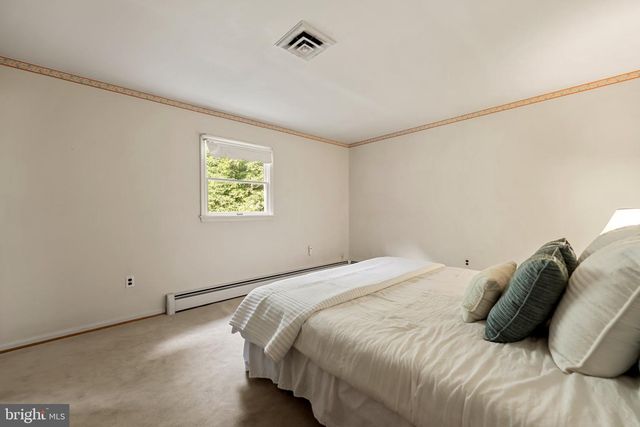10838 HENDERSON RD, Fairfax Station, VA 22039