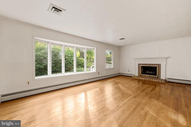 10838 HENDERSON RD, Fairfax Station, VA 22039