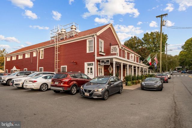 10838 HENDERSON RD, Fairfax Station, VA 22039