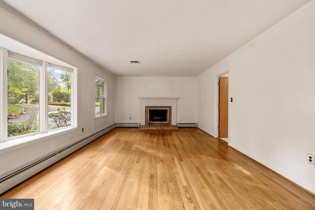 10838 HENDERSON RD, Fairfax Station, VA 22039