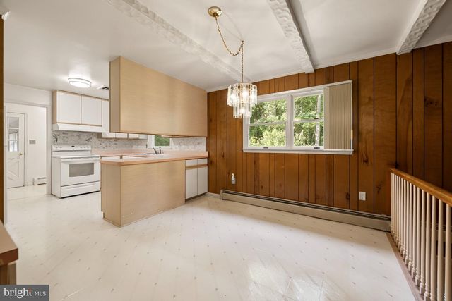 10838 HENDERSON RD, Fairfax Station, VA 22039