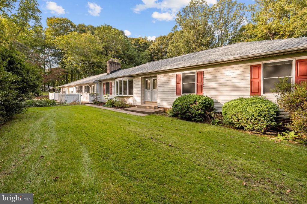10838 HENDERSON RD, Fairfax Station, VA 22039