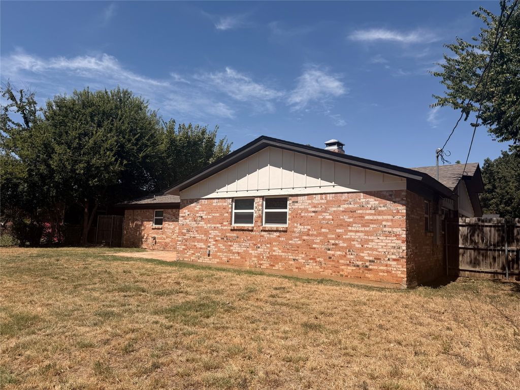 725 Willow Street, Hurst, TX 76053 — photo 4