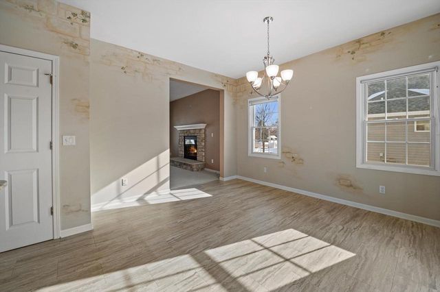 227 Shore CIRCLE, Oconomowoc, WI 53066