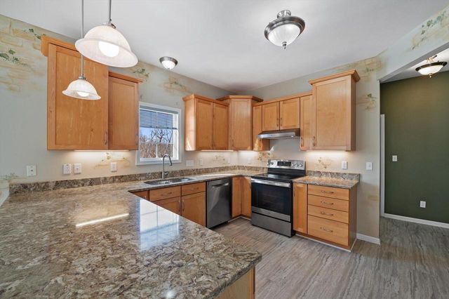 227 Shore CIRCLE, Oconomowoc, WI 53066