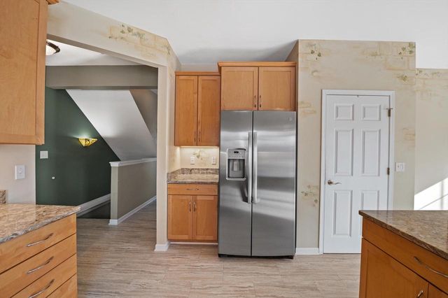 227 Shore CIRCLE, Oconomowoc, WI 53066