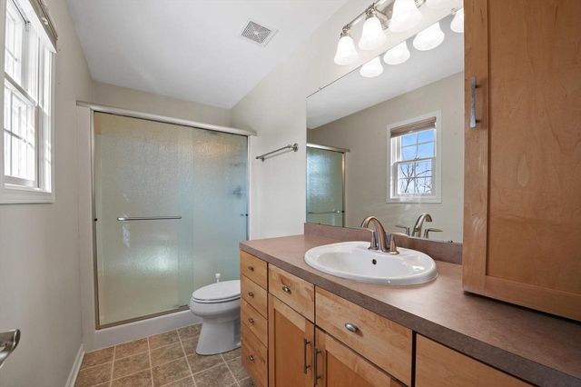 227 Shore CIRCLE, Oconomowoc, WI 53066