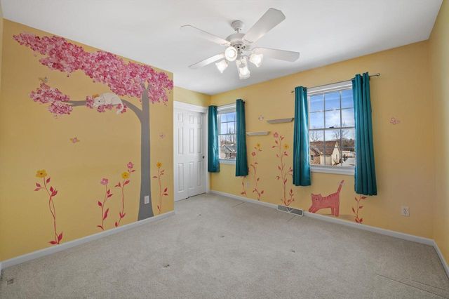 227 Shore CIRCLE, Oconomowoc, WI 53066