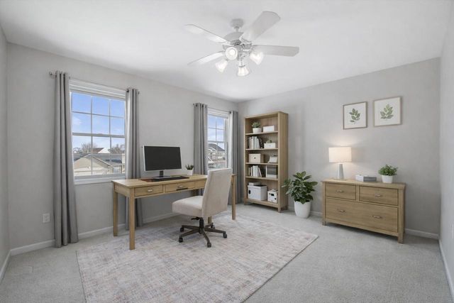 227 Shore CIRCLE, Oconomowoc, WI 53066