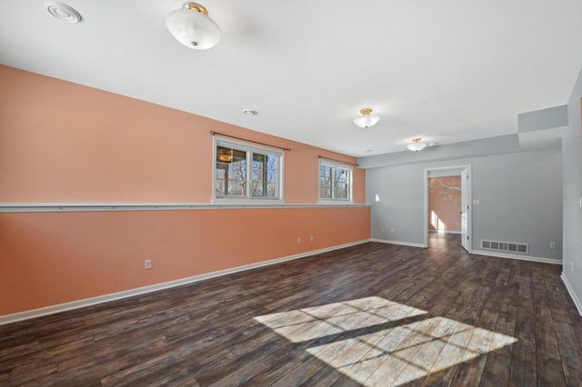 227 Shore CIRCLE, Oconomowoc, WI 53066