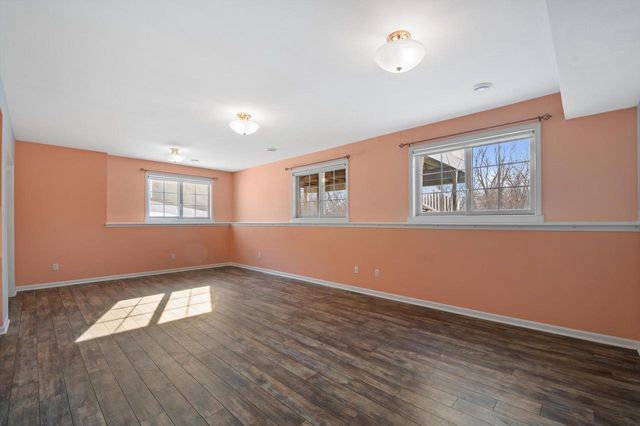 227 Shore CIRCLE, Oconomowoc, WI 53066