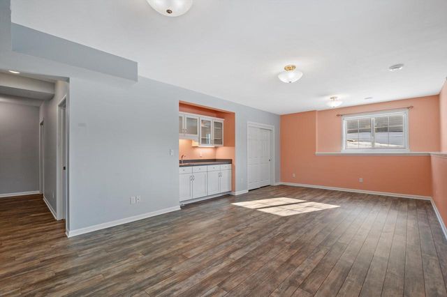 227 Shore CIRCLE, Oconomowoc, WI 53066