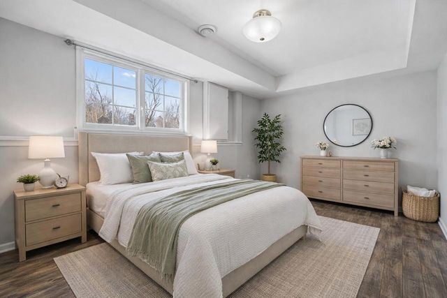 227 Shore CIRCLE, Oconomowoc, WI 53066