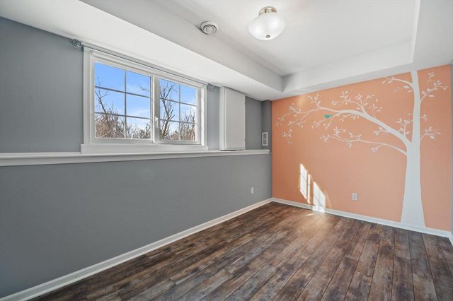 227 Shore CIRCLE, Oconomowoc, WI 53066