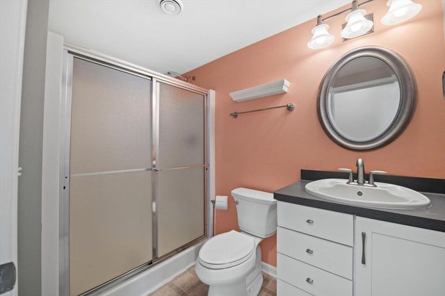 227 Shore CIRCLE, Oconomowoc, WI 53066