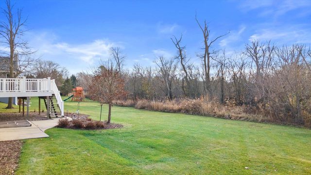 227 Shore CIRCLE, Oconomowoc, WI 53066