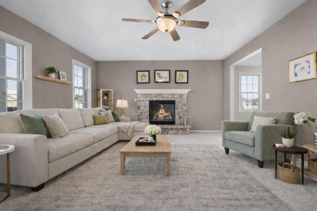 227 Shore CIRCLE, Oconomowoc, WI 53066