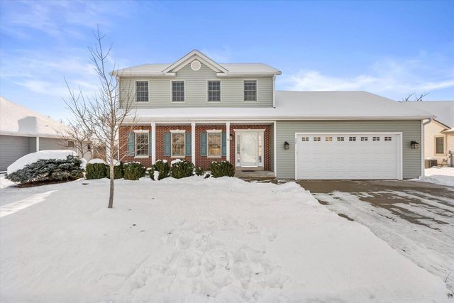 227 Shore CIRCLE, Oconomowoc, WI 53066