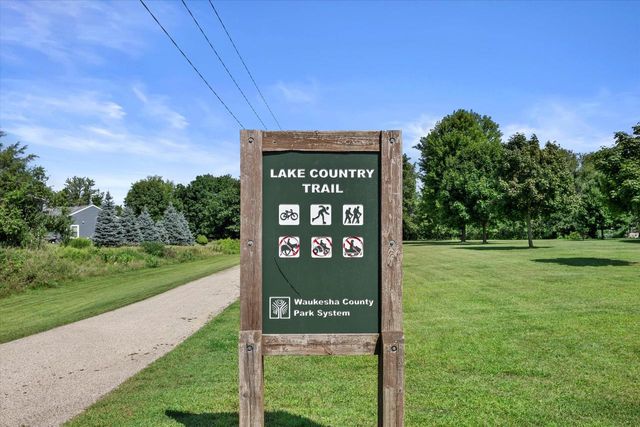 227 Shore CIRCLE, Oconomowoc, WI 53066