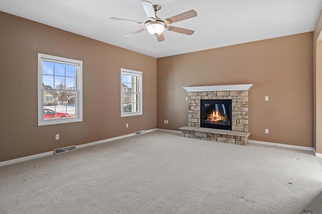 227 Shore CIRCLE, Oconomowoc, WI 53066