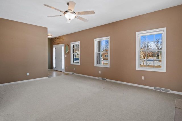 227 Shore CIRCLE, Oconomowoc, WI 53066