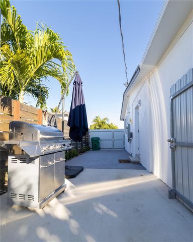 19600 Gulfstream Rd, Cutler Bay, FL 33157