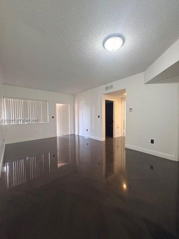 8019 Lake Dr 103, Doral, FL 33166