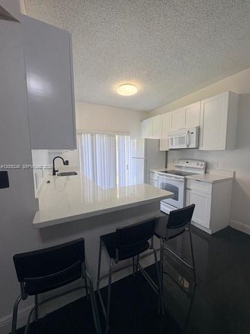 8019 Lake Dr 103, Doral, FL 33166