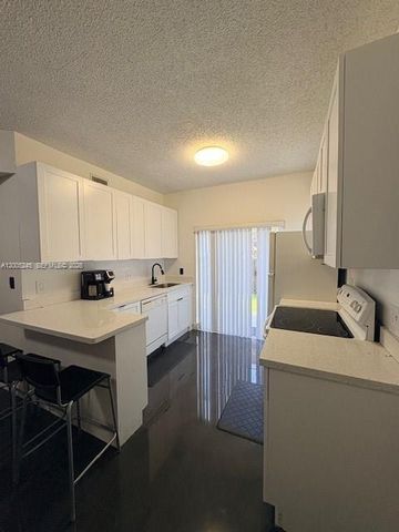 8019 Lake Dr 103, Doral, FL 33166