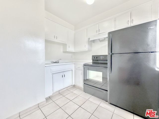 14157 Calvert Street, Van Nuys (los Angeles), CA 91401