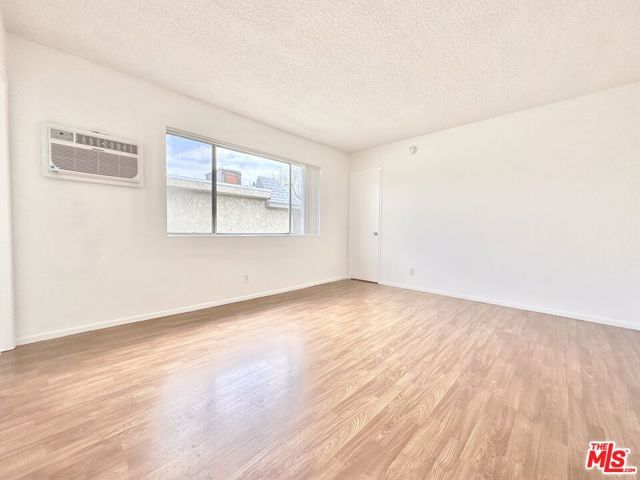 14157 Calvert Street, Van Nuys (los Angeles), CA 91401